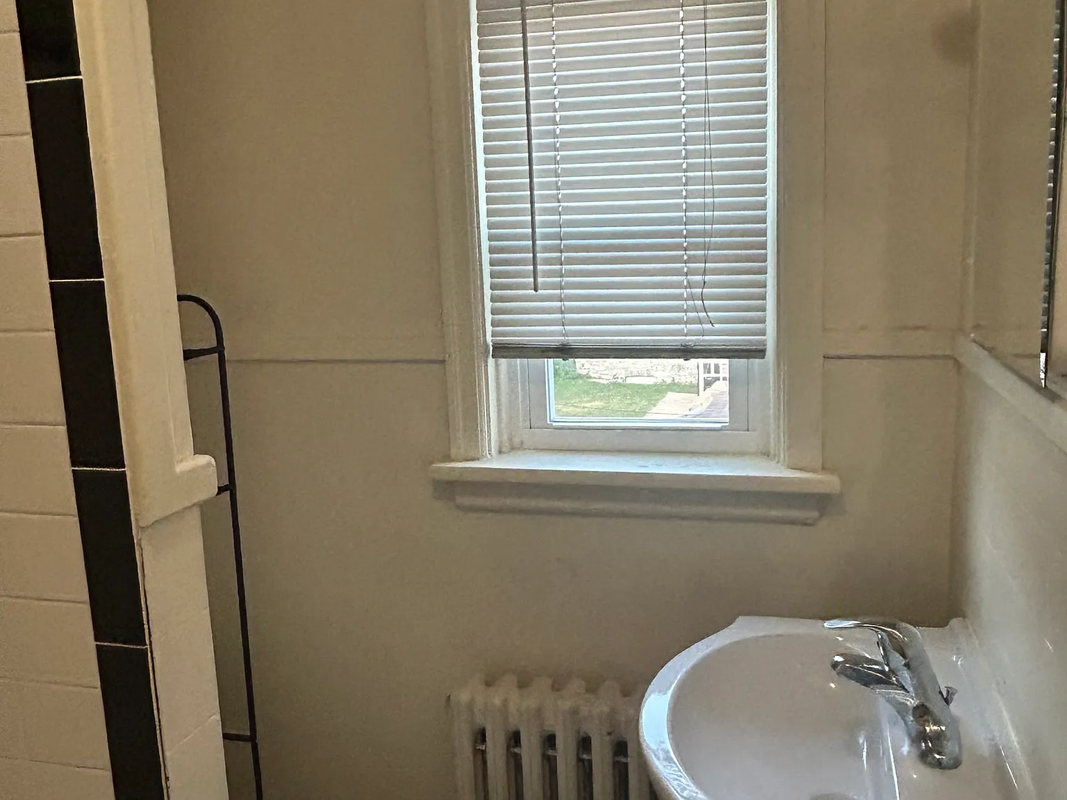 1 bed, 800 sqft, $1,000 — Photo 3