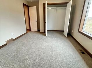 5512 W Liberator Cir, Sioux Falls, SD 57107