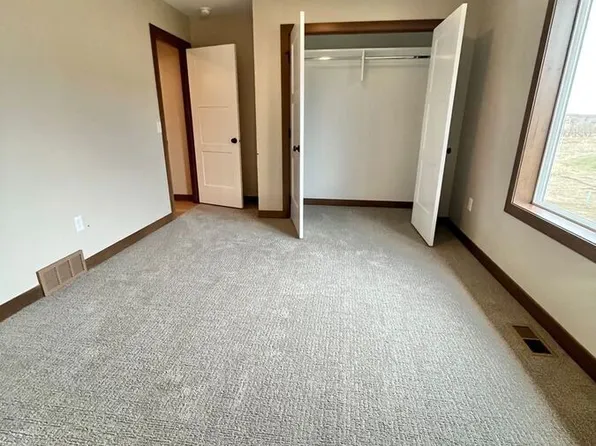 5512 W Liberator Cir, Sioux Falls, SD 57107