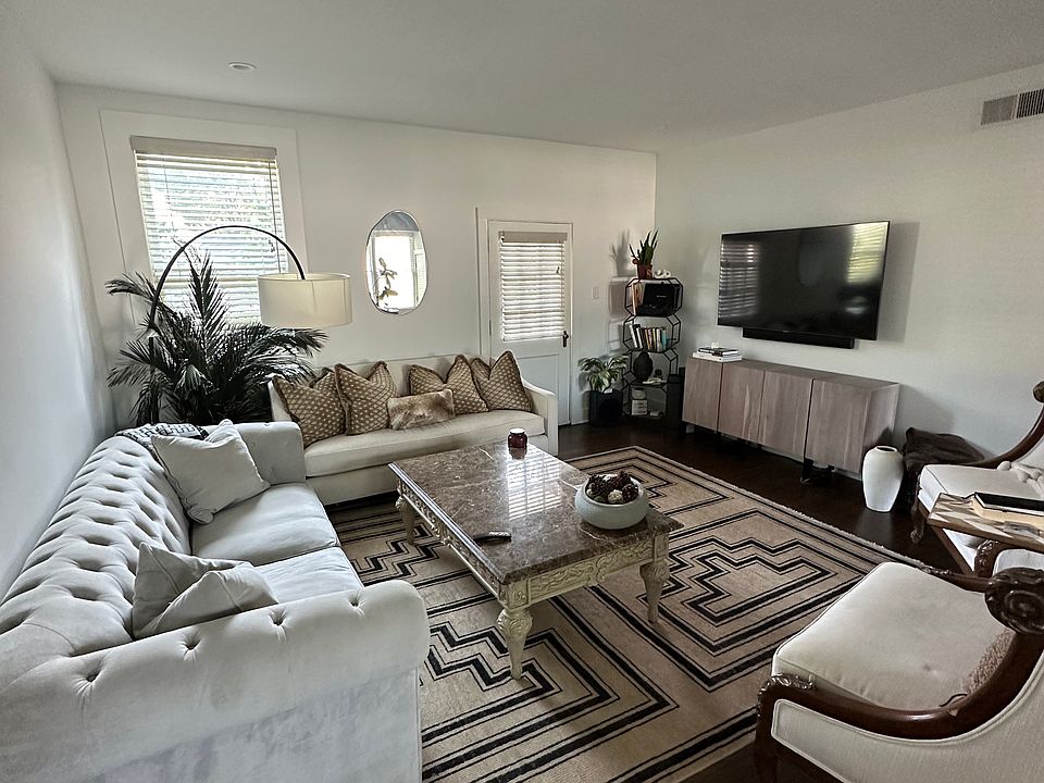 1st image of 124 Peachtree Memorial Dr NW #4