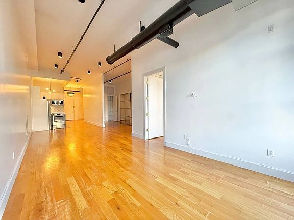 4th image of 255 McKibbin St #210