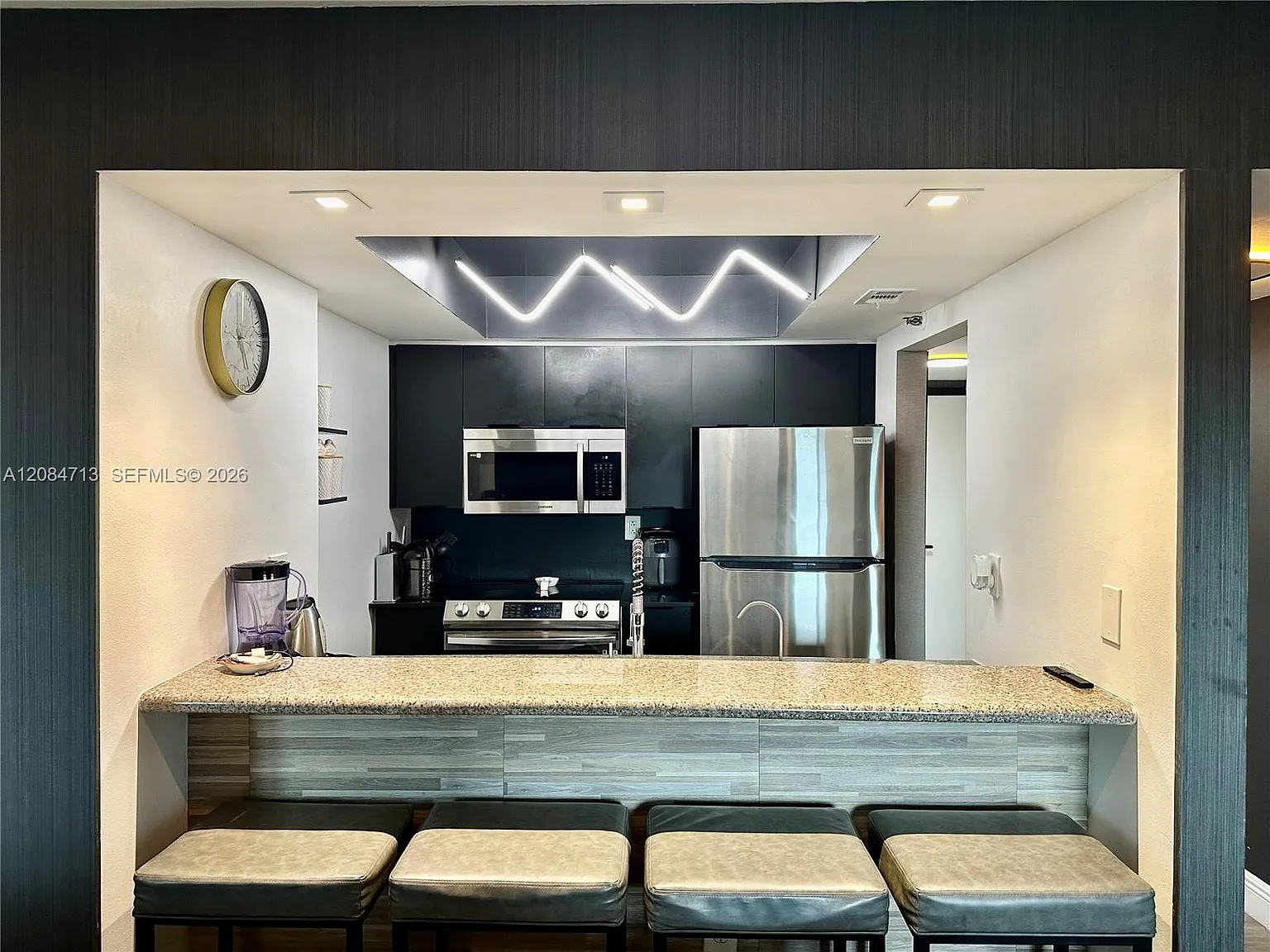 Madison Downtown Condo — Photo 2