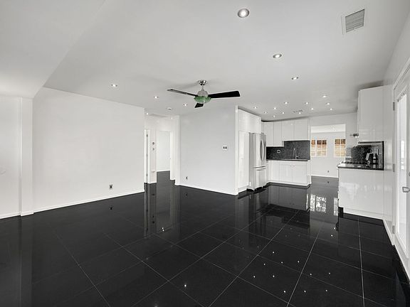 4th image of 12165 Beaty Ave