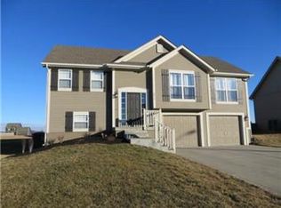 8810 NE 117th Ter, Kansas City, MO 64157