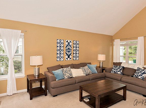 3rd image of 663 E Peachtree Ln