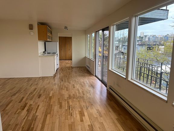 4th image of 3136 Portage Bay Pl E APT B