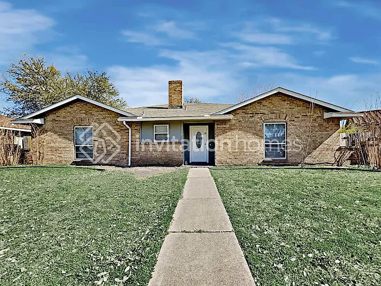738 Brighton Ln — Photo 1