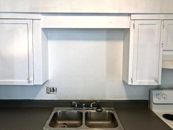 4th image of 2106 Lexington Ave APT L