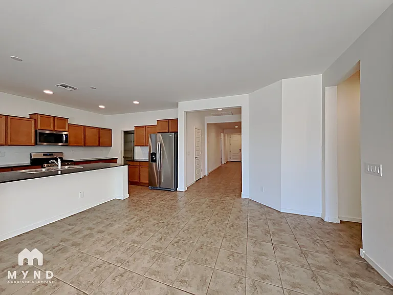 565 W Tallula Trl — Photo 5