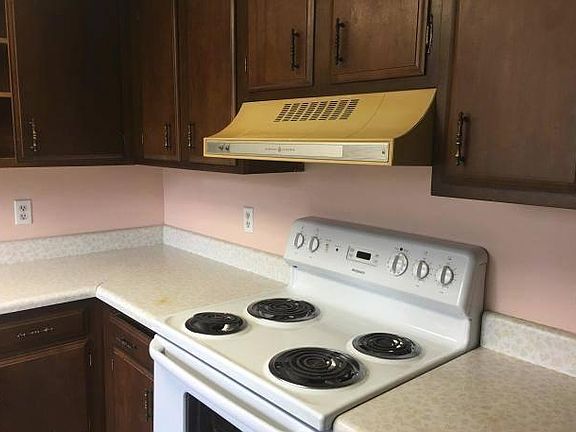3rd image of 712 Woodland Dr APT D
