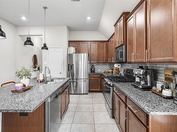 5th image of 2109 Hickory Valley Ct