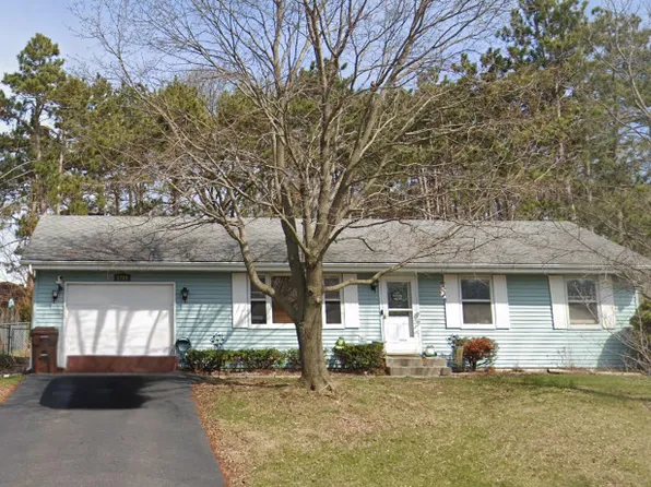 2710 Norway Pine Rd, Rockford, IL 61109