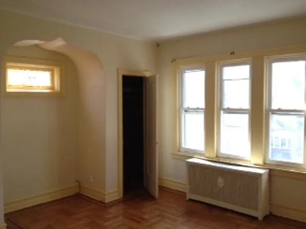 737 East 48th Street image 2 of 4