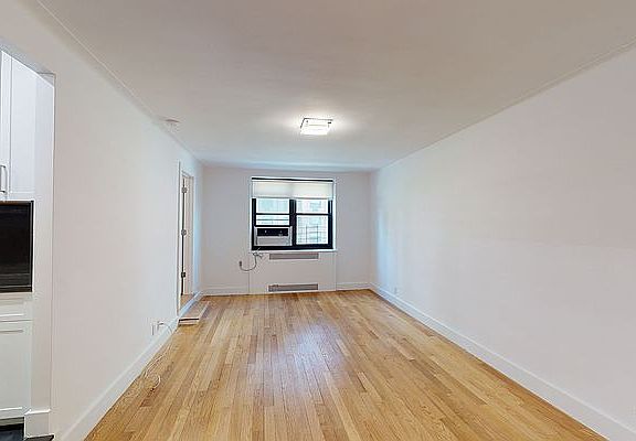 3rd image of 10 W 65th St #2JK