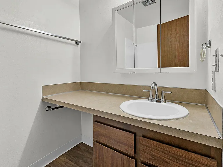 Roosevelt Apartments — Photo 39