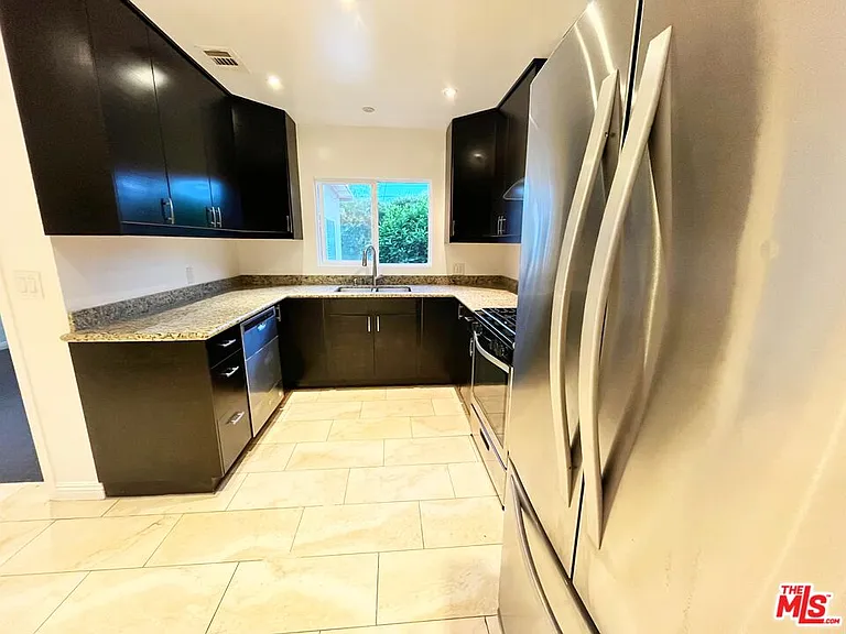 14744 Magnolia Blvd — Photo 6