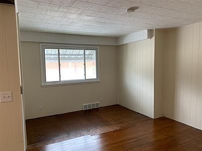 5th image of 412 S Maple Ave