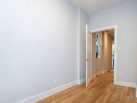 3rd image of 211 Marion St APT 1