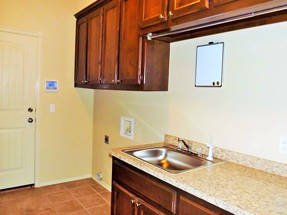 3rd image of 916 N Barn Hill Way