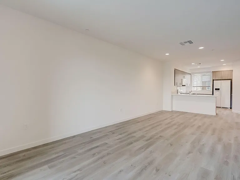Estaire Luxury Townhomes — Photo 7