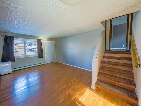 4th image of 331 Carlton Dr