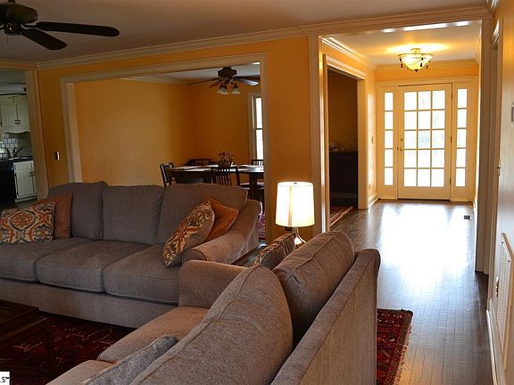3rd image of 108 Sand Hill Dr