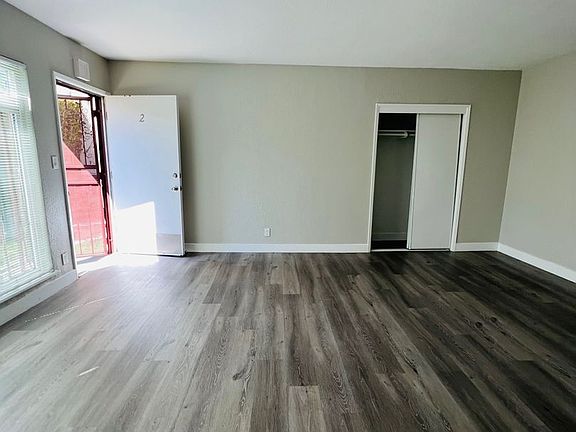 3rd image of 3850 Potomac Ave #2