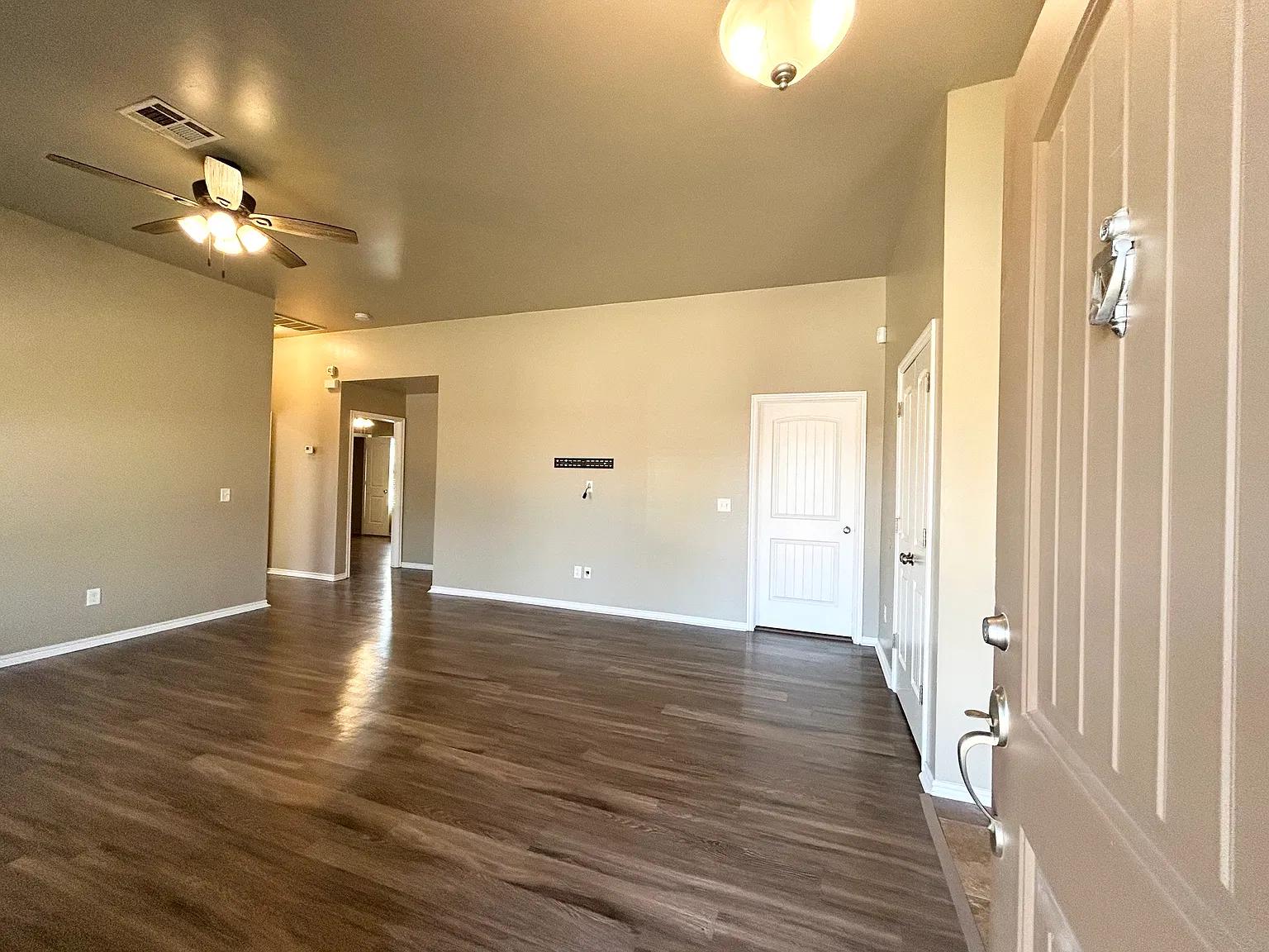 3 bed, 1380 sqft, $1,650 — Photo 2