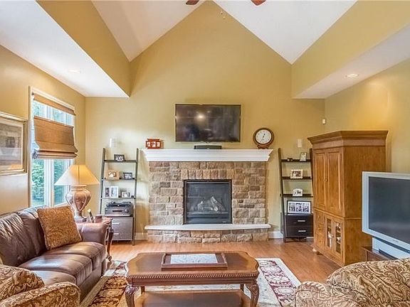 2nd image of 237 Greenwood Dr