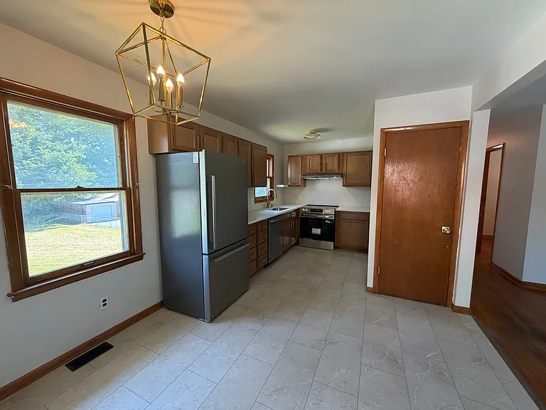 735 Eden Ct — Photo 3