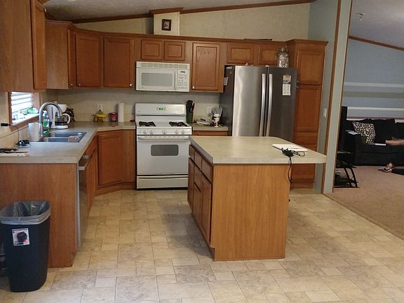 4th image of 2113 Country Acres St