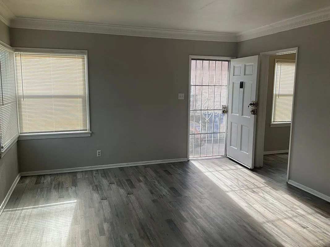 1 bed, 1.0 bath, 900 sqft, $2,200 — Photo 3