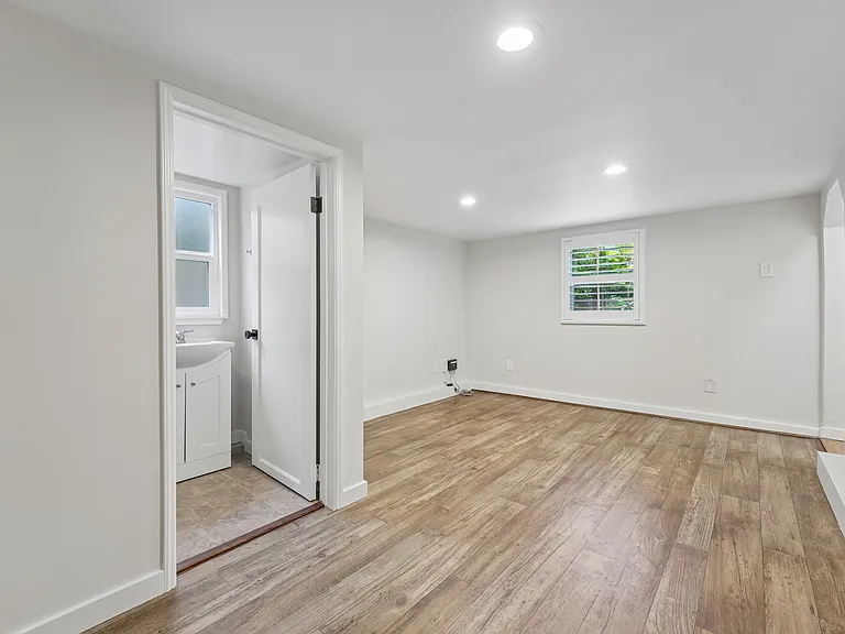 543 Liberty St — Photo 40