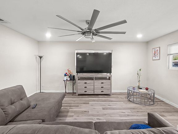 5th image of 3605 Truman Ave