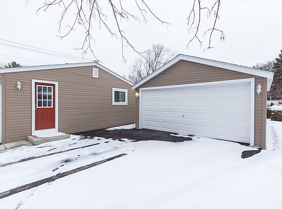 2nd image of 95 Golfview Ct