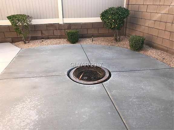 3rd image of 1049 Aspen Cliff Dr