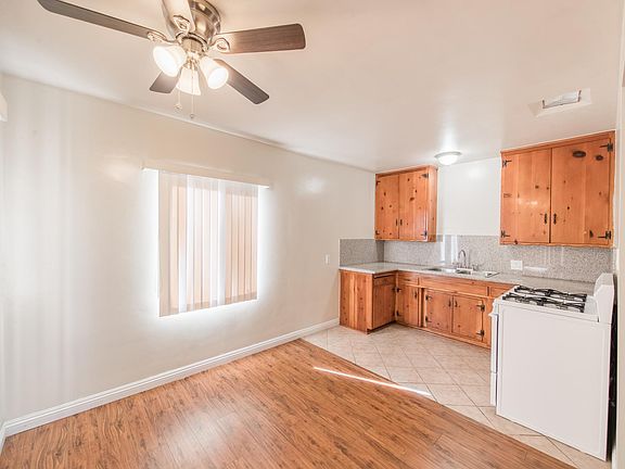 5th image of 14215 Sylvan St APT 1