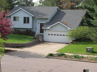 719 Farr Ct, Eau Claire, WI 54701