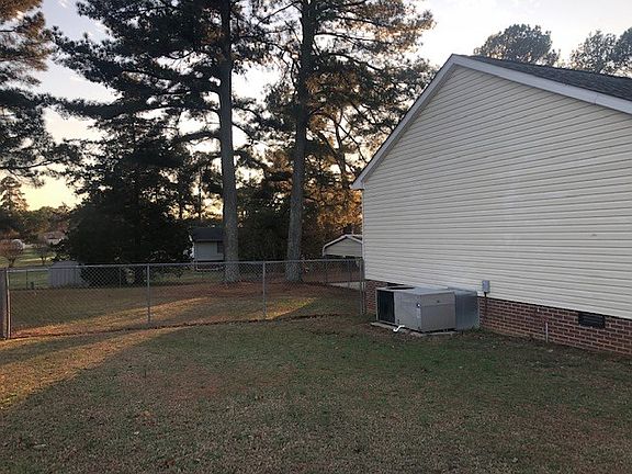 3rd image of 1511 Watkins Dr
