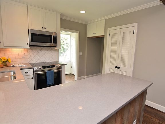 5th image of 1110 Grayland St