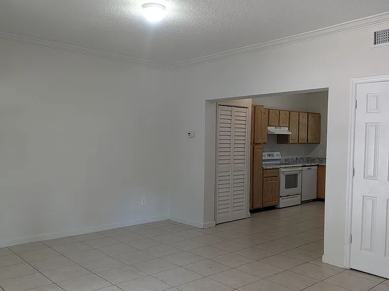 114 Cedar St — Photo 4
