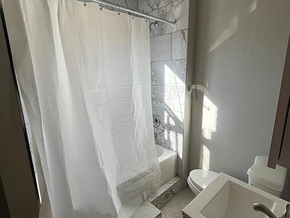 4th image of 3450 Portland Ave APT 4