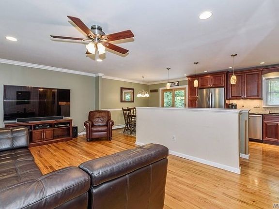 3rd image of 5 Southwood Dr