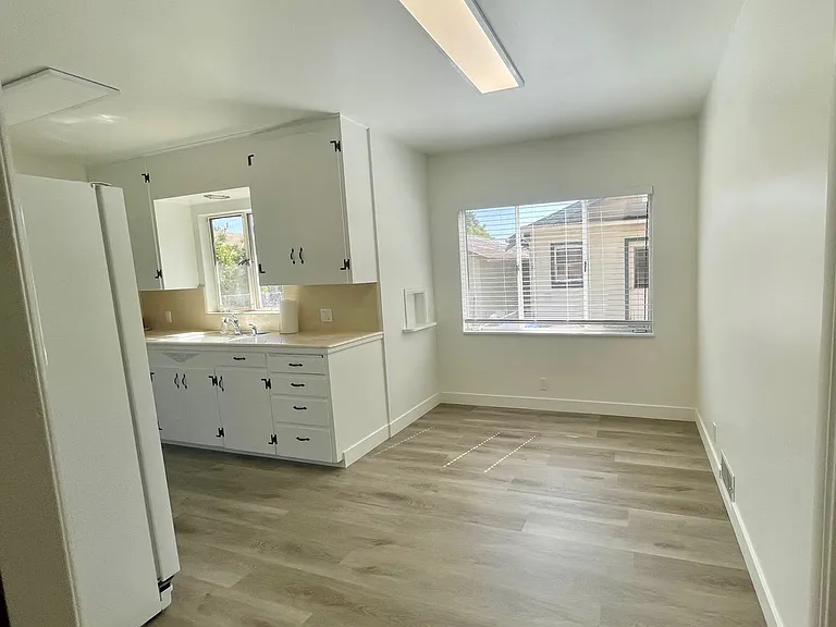 1106 Chino St — Photo 3