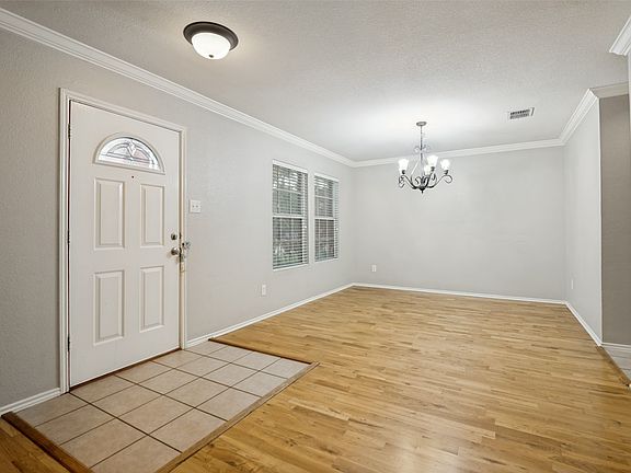 2nd image of 1312 Lamar Ln