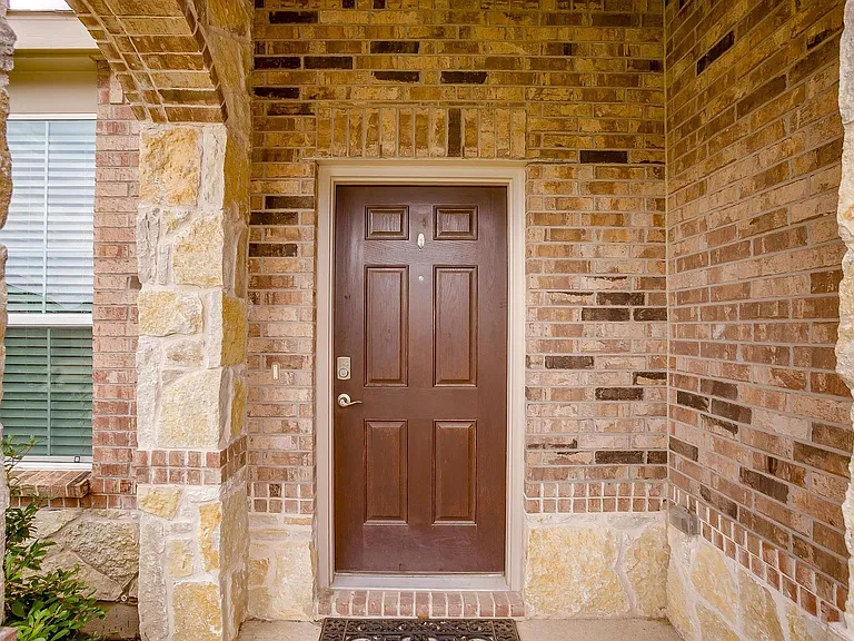 8144 Branch Hollow Trl — Photo 3