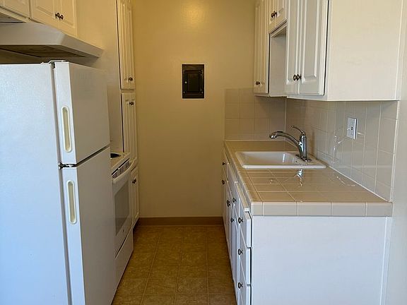 5th image of 152 Towne Ter APT 6