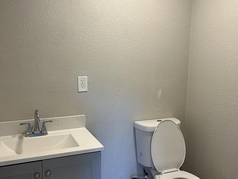 1233 E Weber Ave — Photo 15