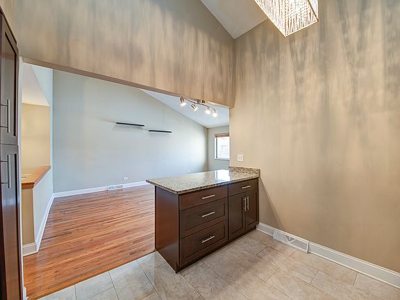2nd image of 3S261 Briarwood Dr #3B