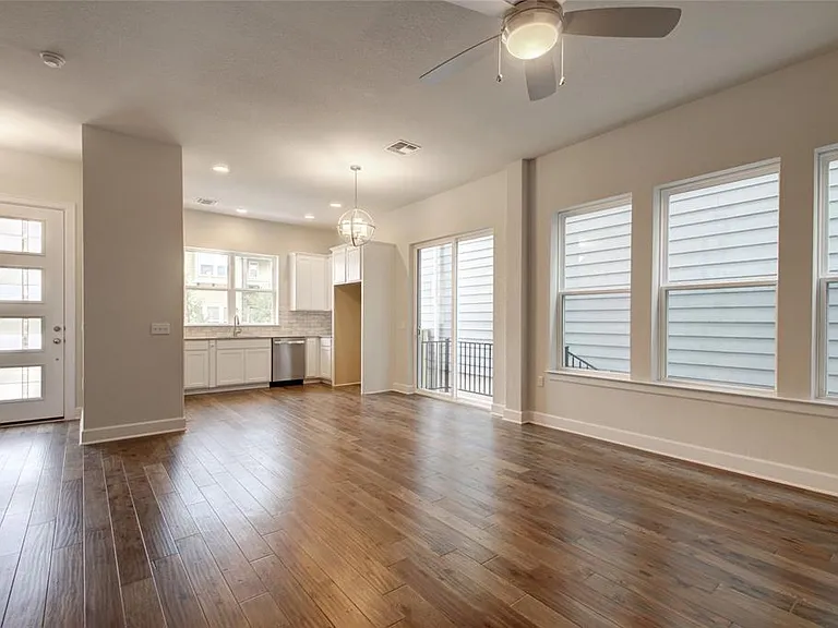 2910 Zach Scott St — Photo 4